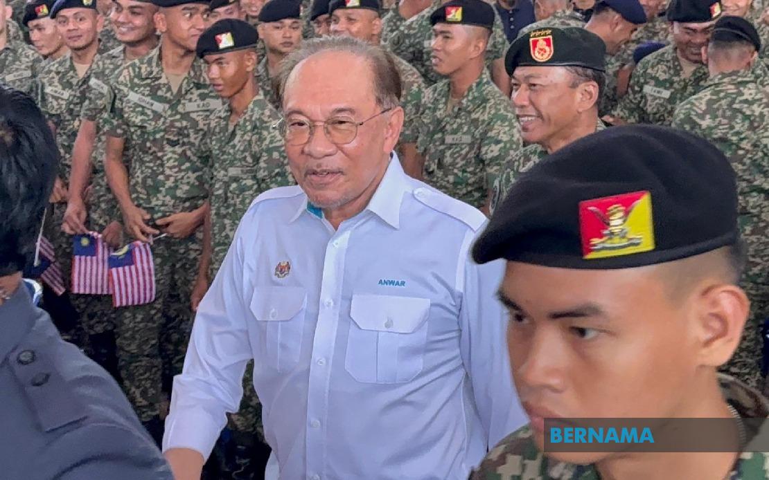 Public Trust is Sacred, PM Anwar Warns Officials as FELDA Losses Mount
