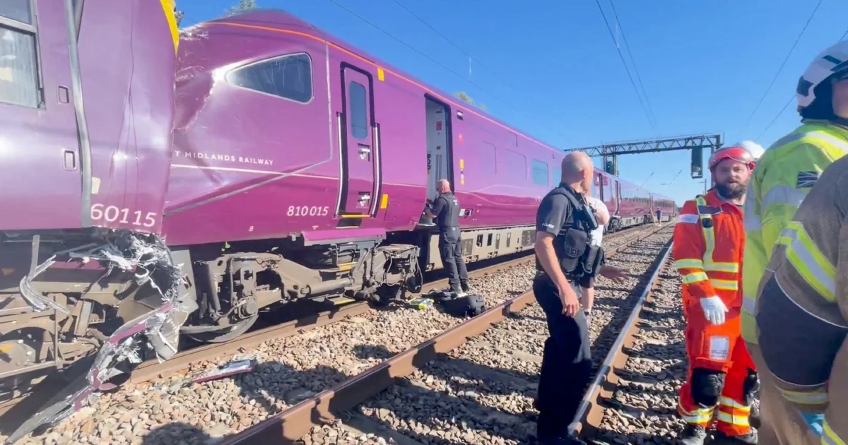 One Dead, Dozens Injured as Two Passenger Trains Collide North of London