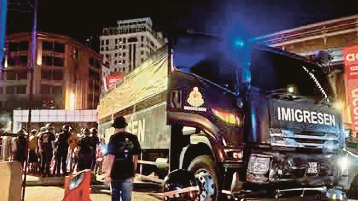 Two drivers held as probe continues into fatal KL lorry crash that claimed three lives