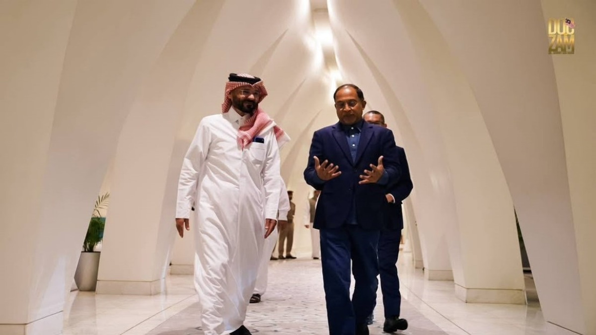 Malaysia's Higher Education Minister Pays Respects to Late Qatar Amir