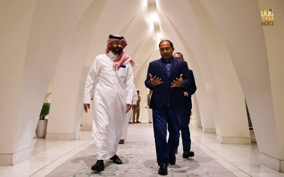 Malaysia's Higher Education Minister Pays Respects to Late Qatar Amir
