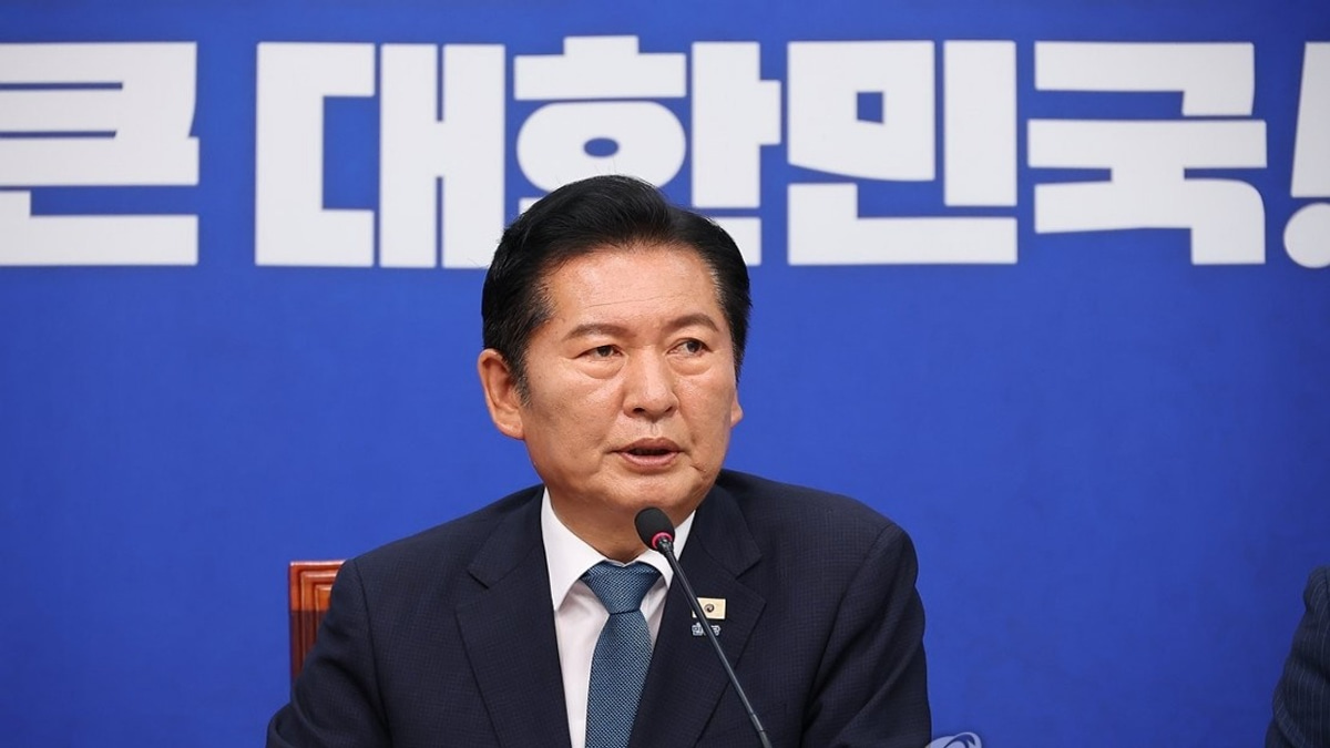 South Korea's Ruling Party Enters Leadership Race as Chairman Resigns