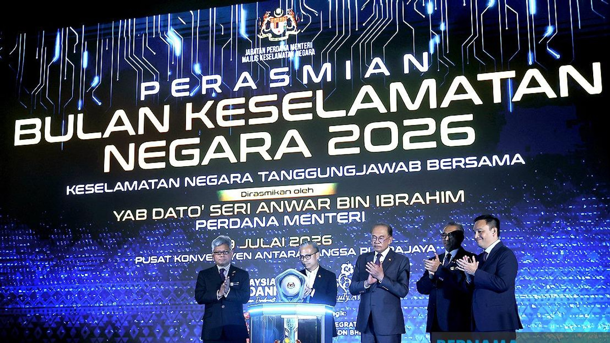 PM Anwar Warns Against Divisive Sentiments as Nation Faces Evolving Security Threats