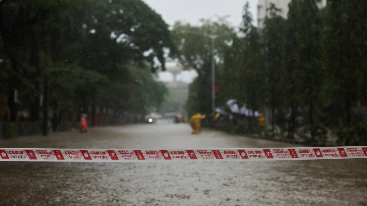 Six Dead as Heavy Monsoon Rains Cause Building Collapse in Mumbai