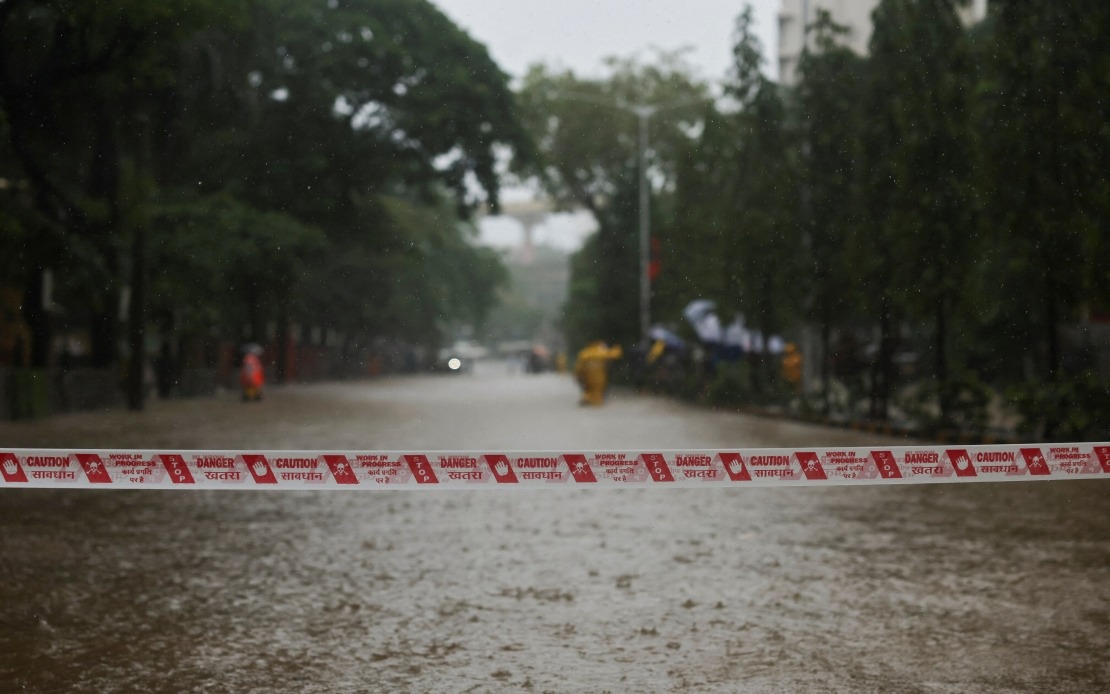 Six Dead as Heavy Monsoon Rains Cause Building Collapse in Mumbai