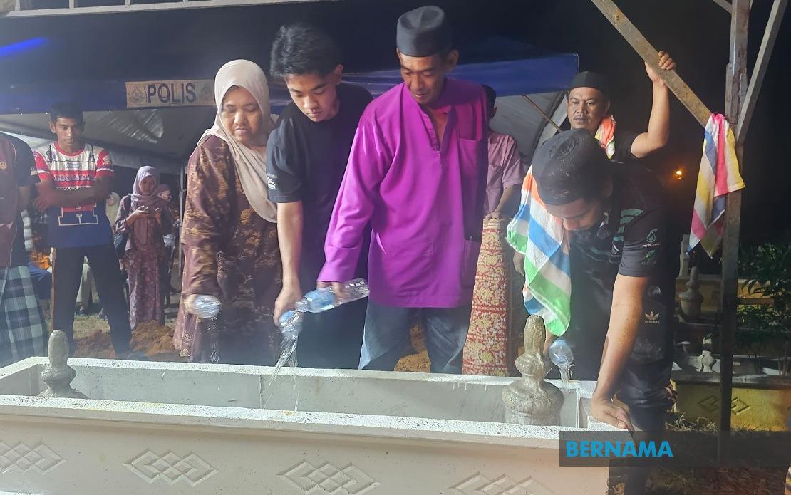 Young Constable Muhammad Raimi Laid To Rest After Fatal Electric Shock In Sabah