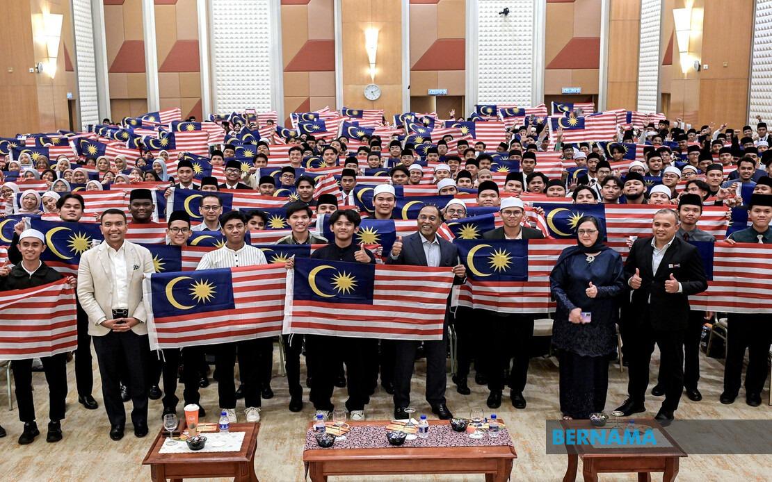 Malaysia's Higher Education Ministry Steps Up Vigilance Over Students in West Asia