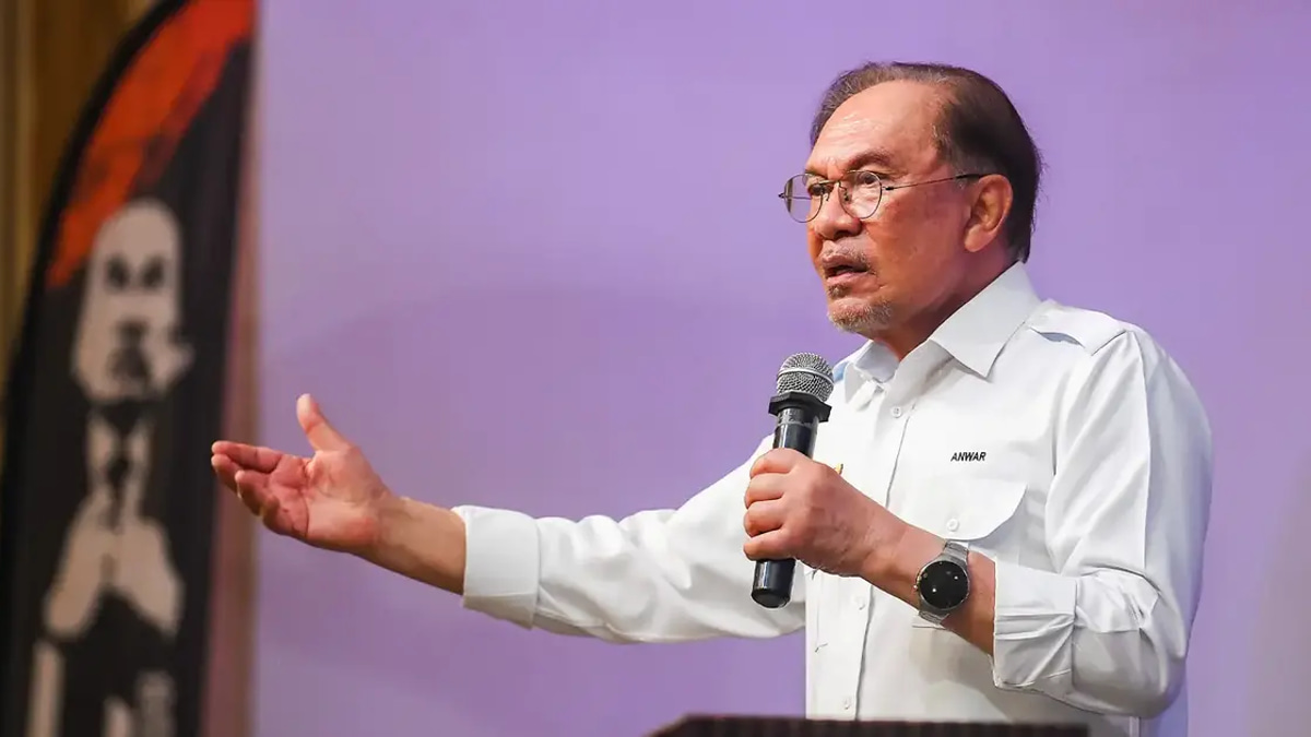 Anwar Accuses 'Free Najib' Movement of Manipulating Johor Election Timing