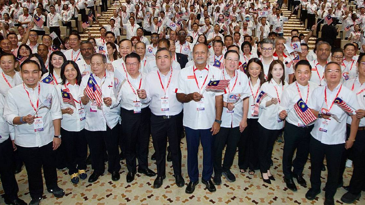 DAP Women's Leader Calls for Party to Address Government Scandals While Remaining in Unity Coalition