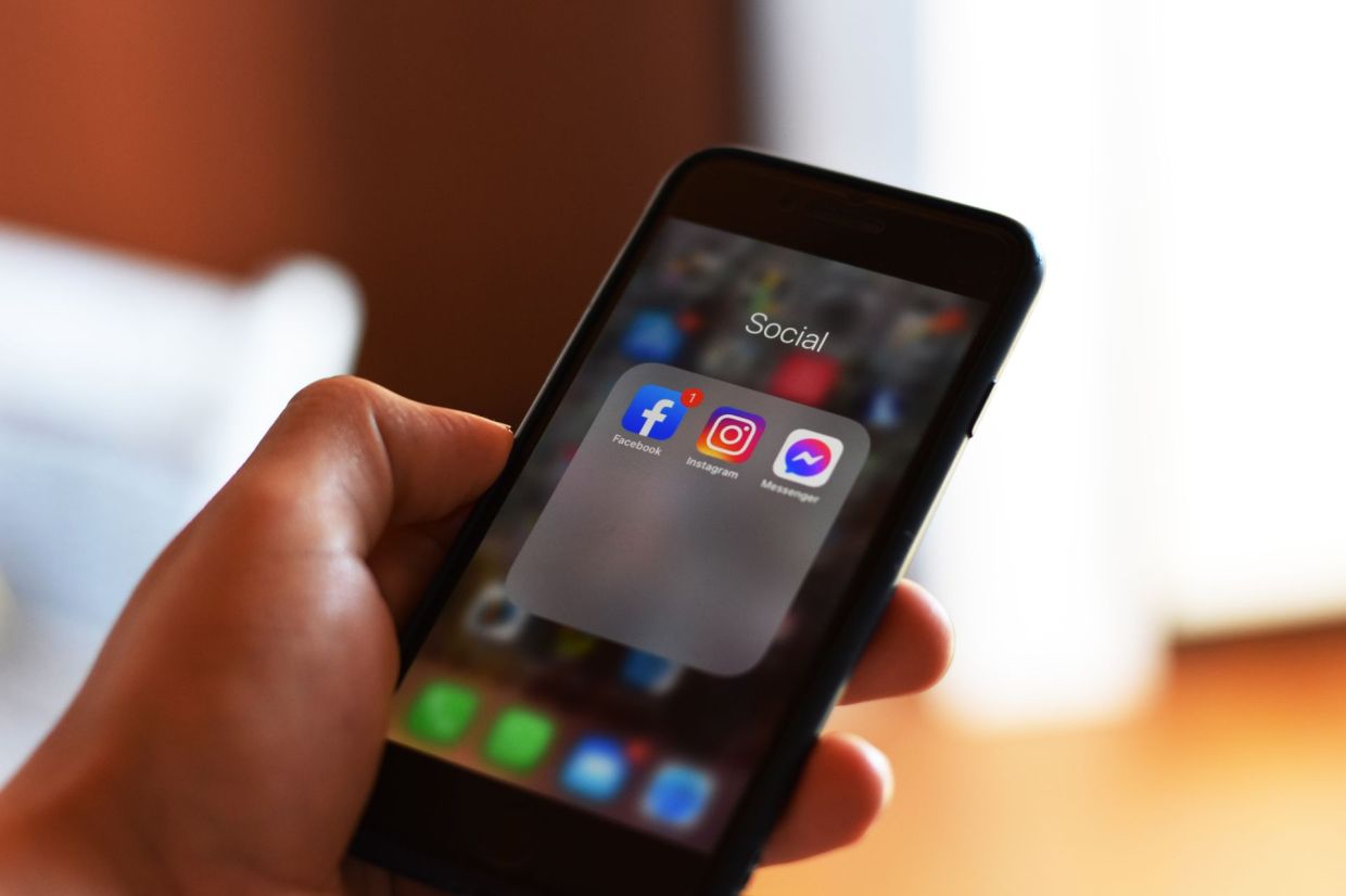 EU Prepares to Force Meta's Instagram and Facebook to Strip Away Addictive Features
