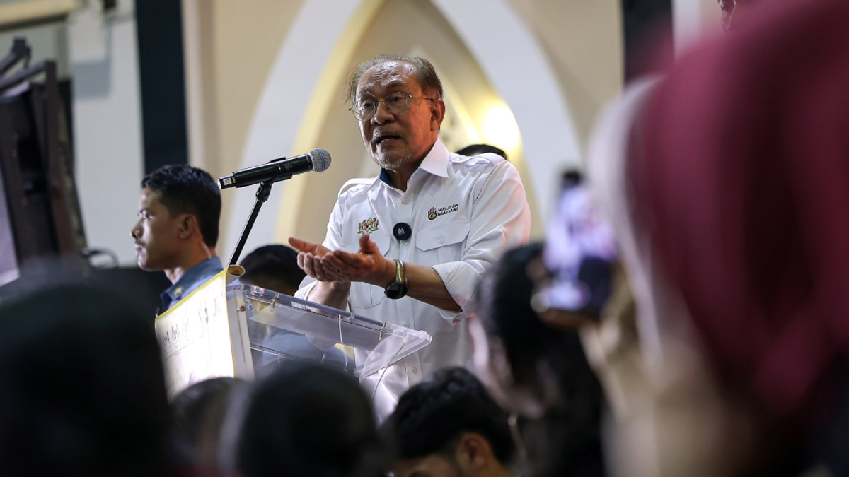 Anwar Proposes Special Parliament Session for Transparent Tabung Haji Debate