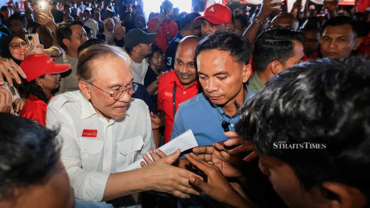 Anwar Rejects Early Election Calls, Affirms Government's Governing Mandate