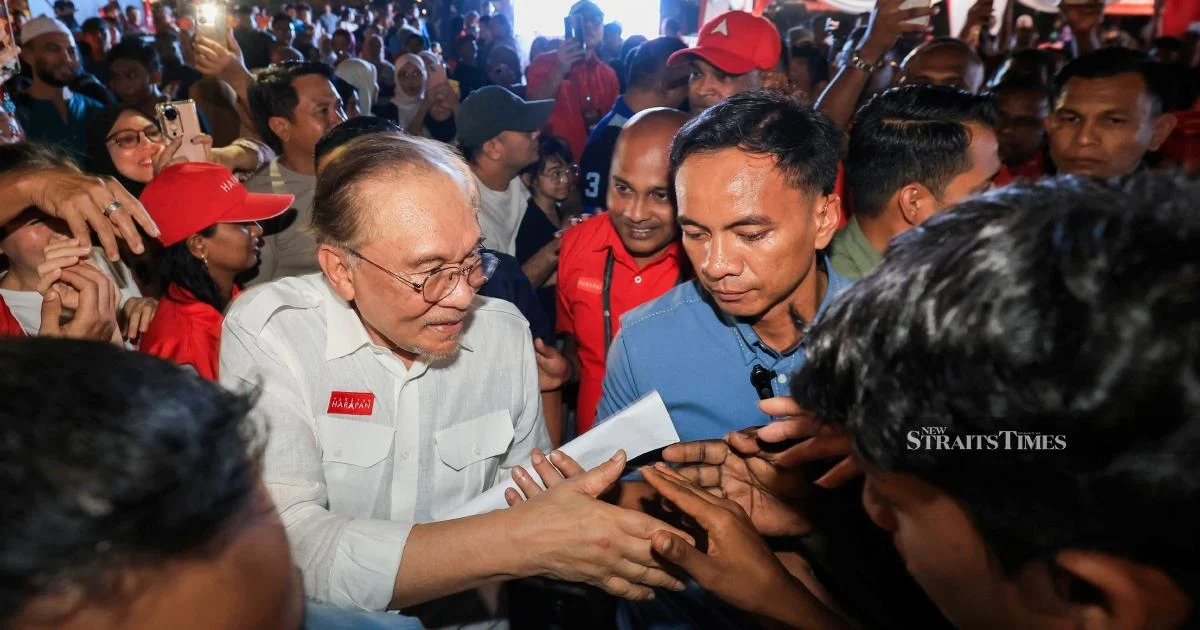 Anwar Rejects Early Election Calls, Affirms Government's Governing Mandate