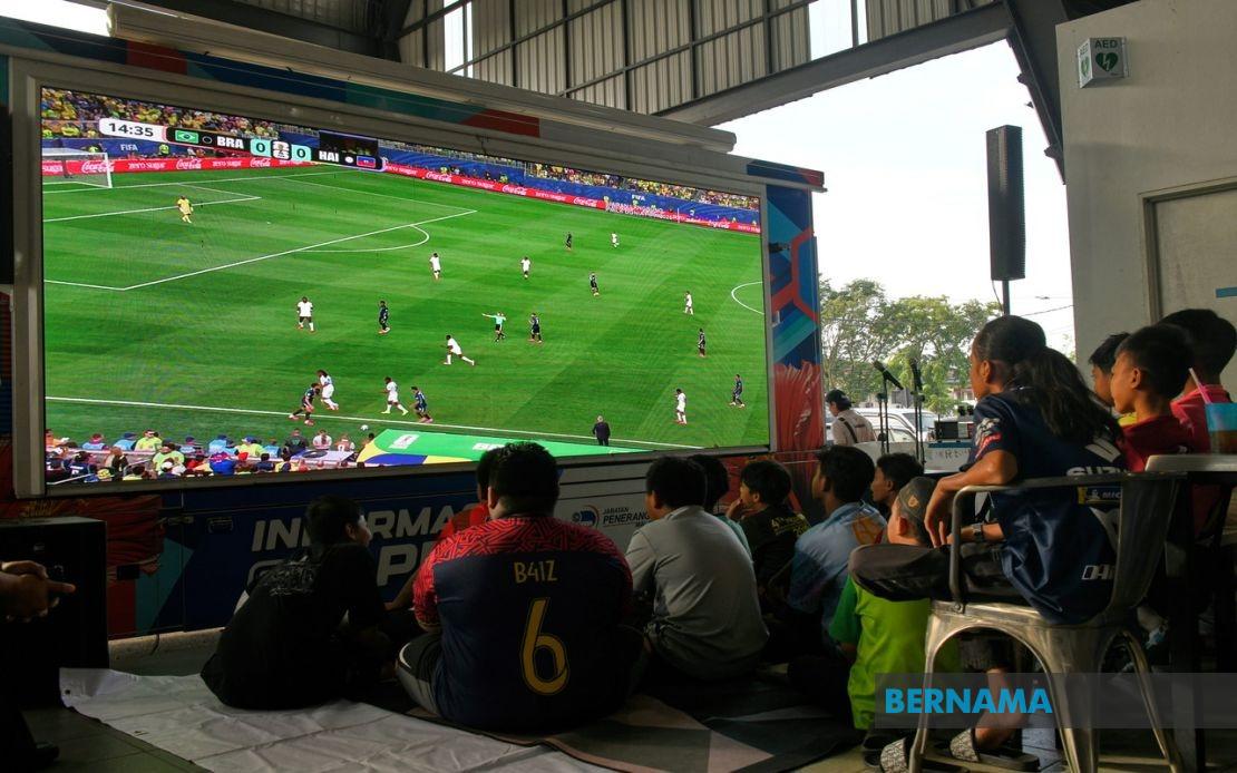 Free World Cup Broadcasts Ease Burden for Malaysian Traders and Households