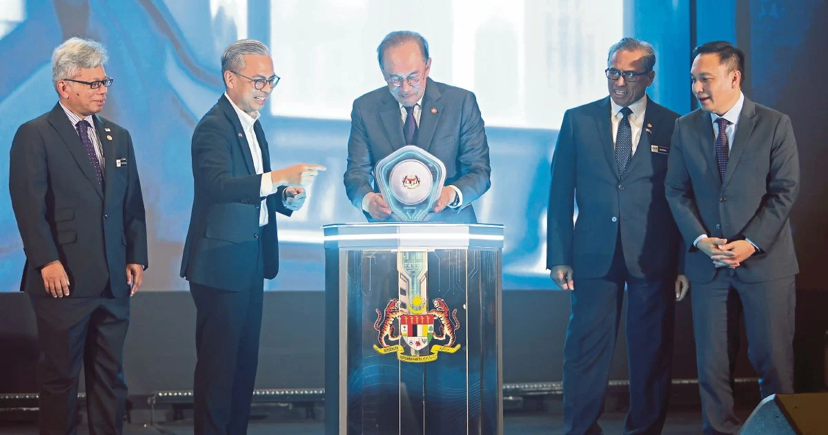 Malaysia Must Evolve Security Strategy to Counter Emerging Threats, PM Anwar Says