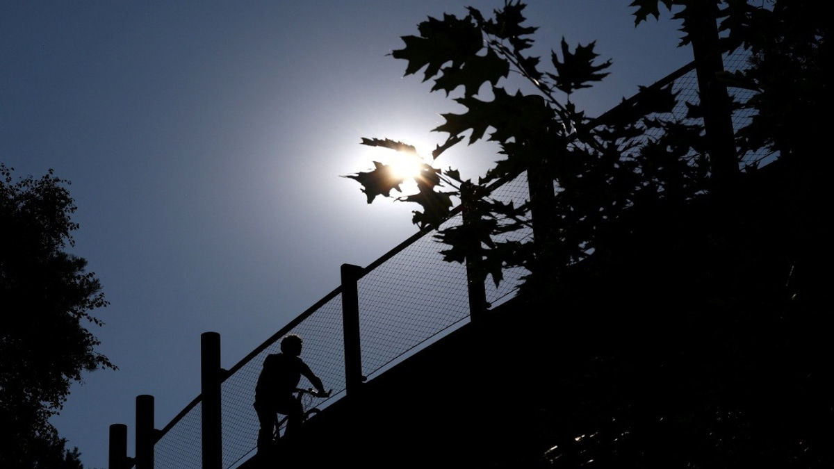 South Korea's Heat Deaths Climb to 21 as Temperatures Soar Above 39°C