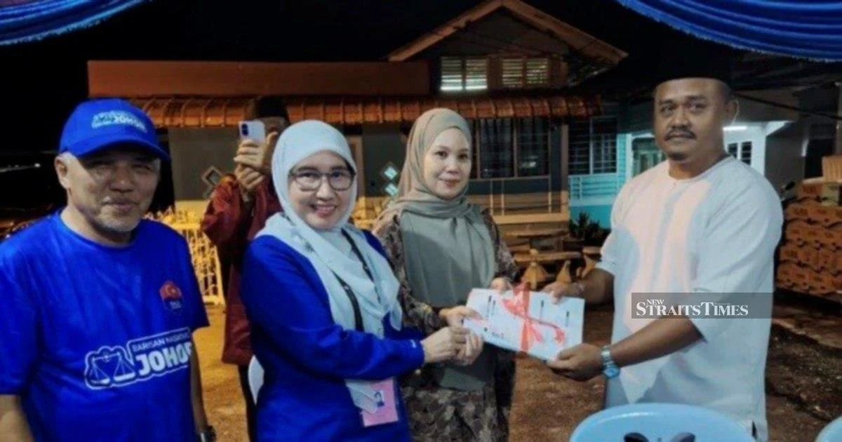 Defections Boost Umno Ahead of Johor Election as 200 Cross from Rival Parties