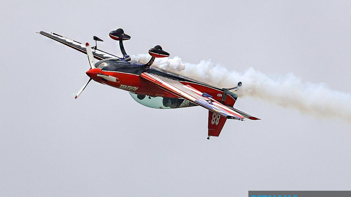 Veteran RMAF Pilot Halim Othman Showcases Four Decades Of Expertise At Merdeka Sunset Air Display