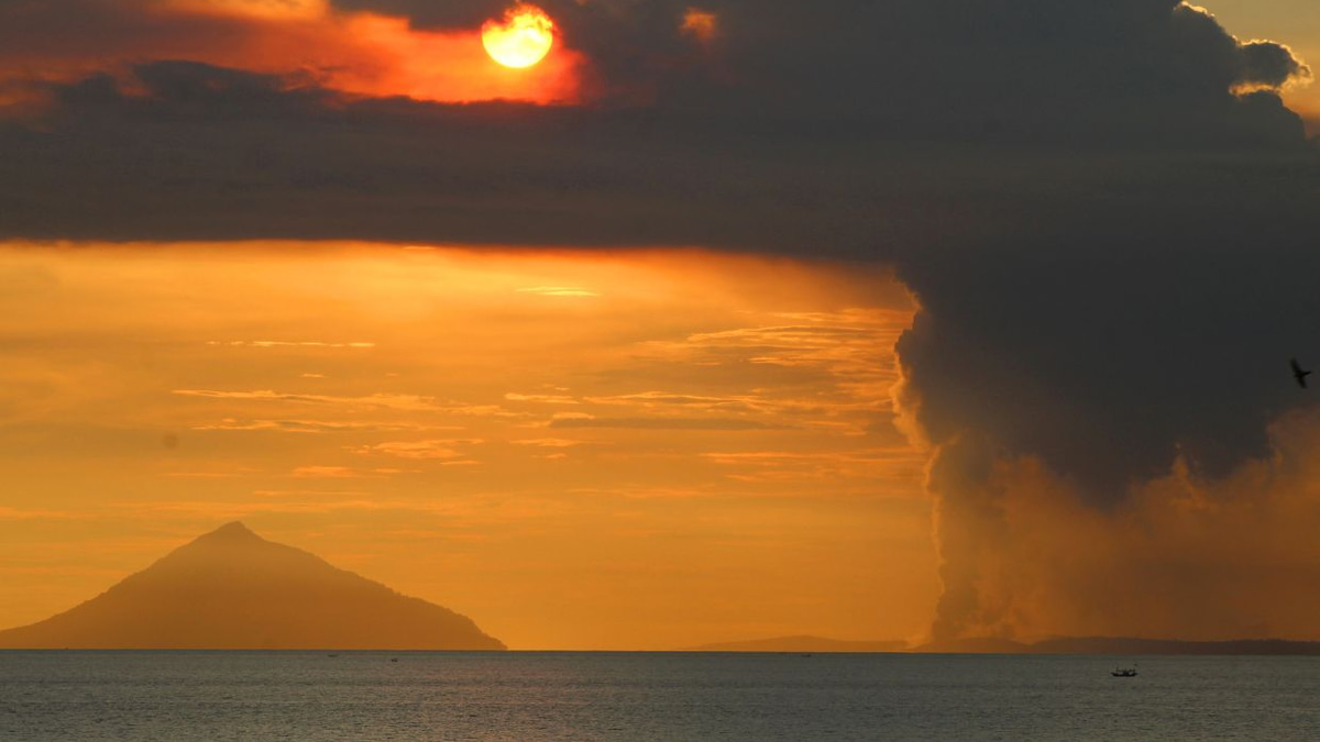 Indonesia's Mount Anak Krakatau erupts as volcanic activity intensifies in Sunda Strait
