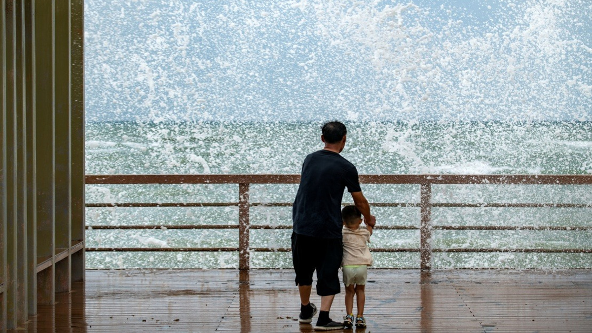 Typhoon Maysak Strikes Hainan, Shutting Down Transport Networks Across South China