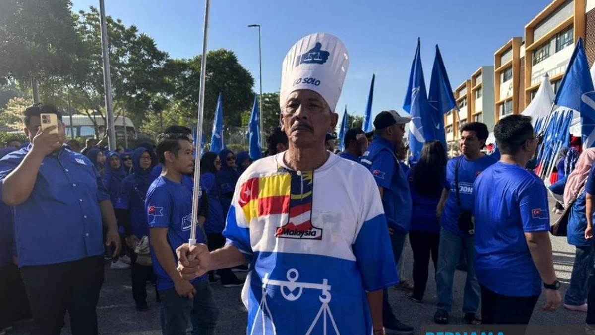 Johor Election: Selangor Retiree Dips Into Savings to Back Onn Hafiz at Nomination Day