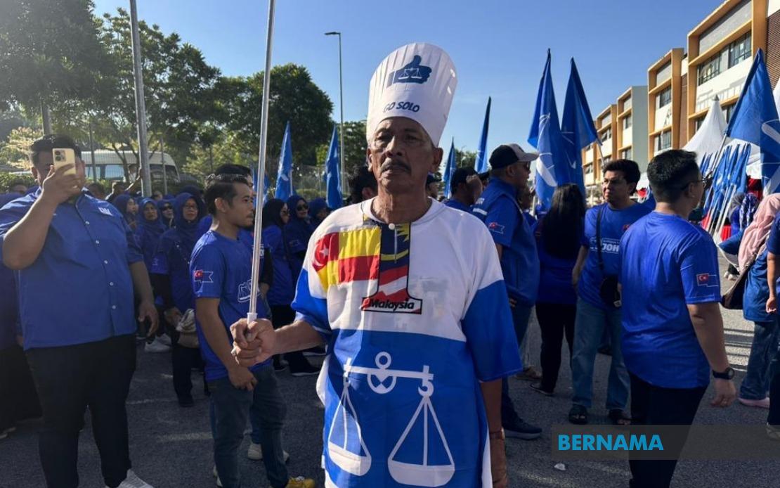 Johor Election: Selangor Retiree Dips Into Savings to Back Onn Hafiz at Nomination Day