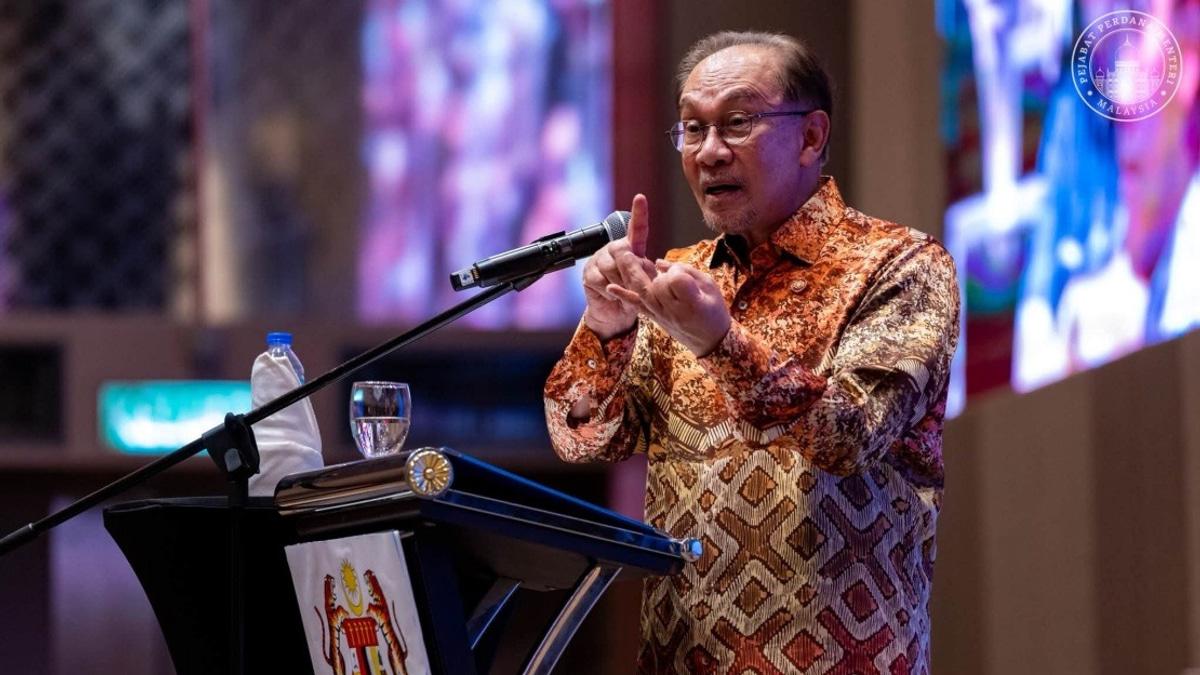 Government Committed to Supporting Young People Through Complex Times, Says PM Anwar