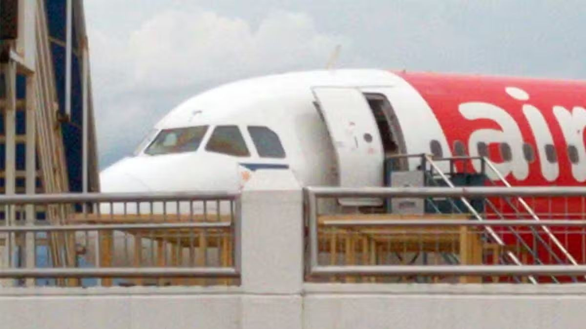 AirAsia Flight Grounded in Tacloban After Landing Gear Malfunction