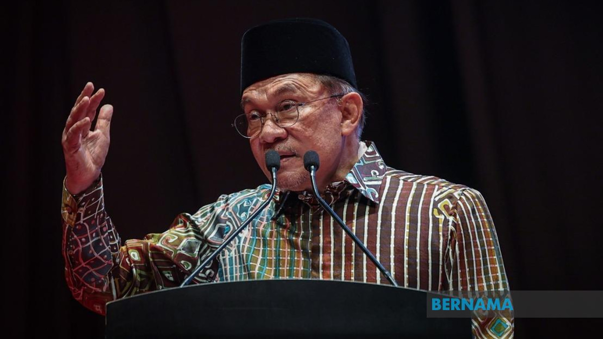 Waqf and Islamic Outreach Bodies Must Balance Technology With Values, Says PM Anwar