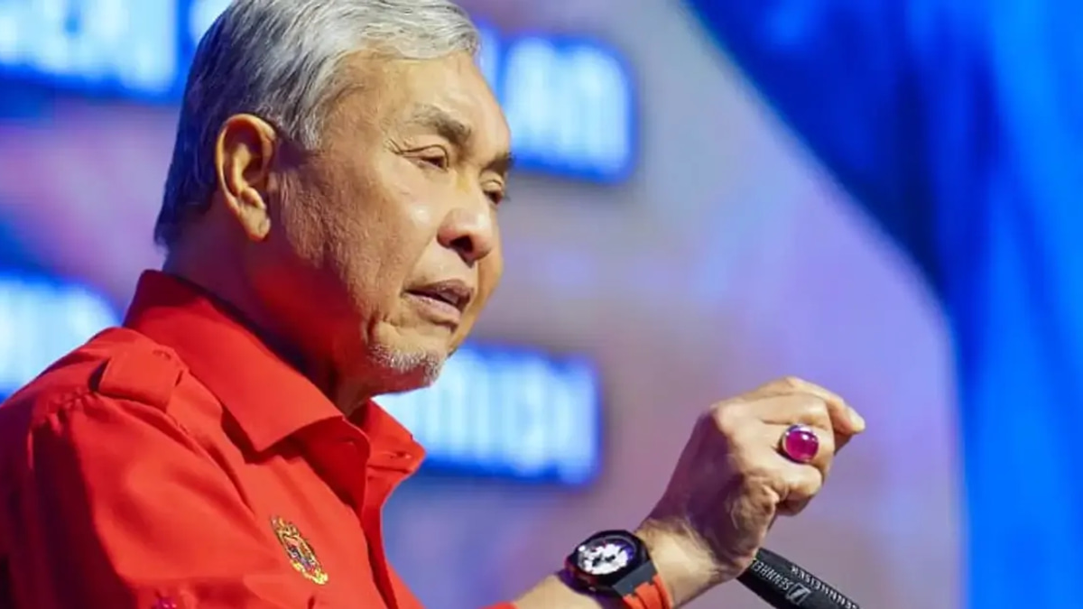 Zahid Defends BN Ministers Against Removal Calls, Says PM Has Final Say