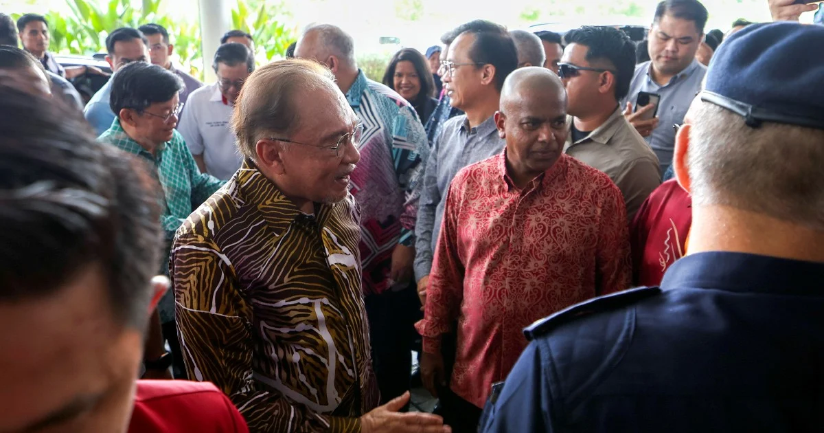 Anwar Hails Major Gas Field Awards for Petronas in Turkmenistan