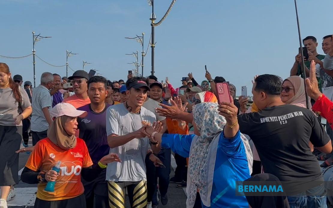 Syed Saddiq Completes 170km Charity Run, Raises Over RM650,000 for Muar