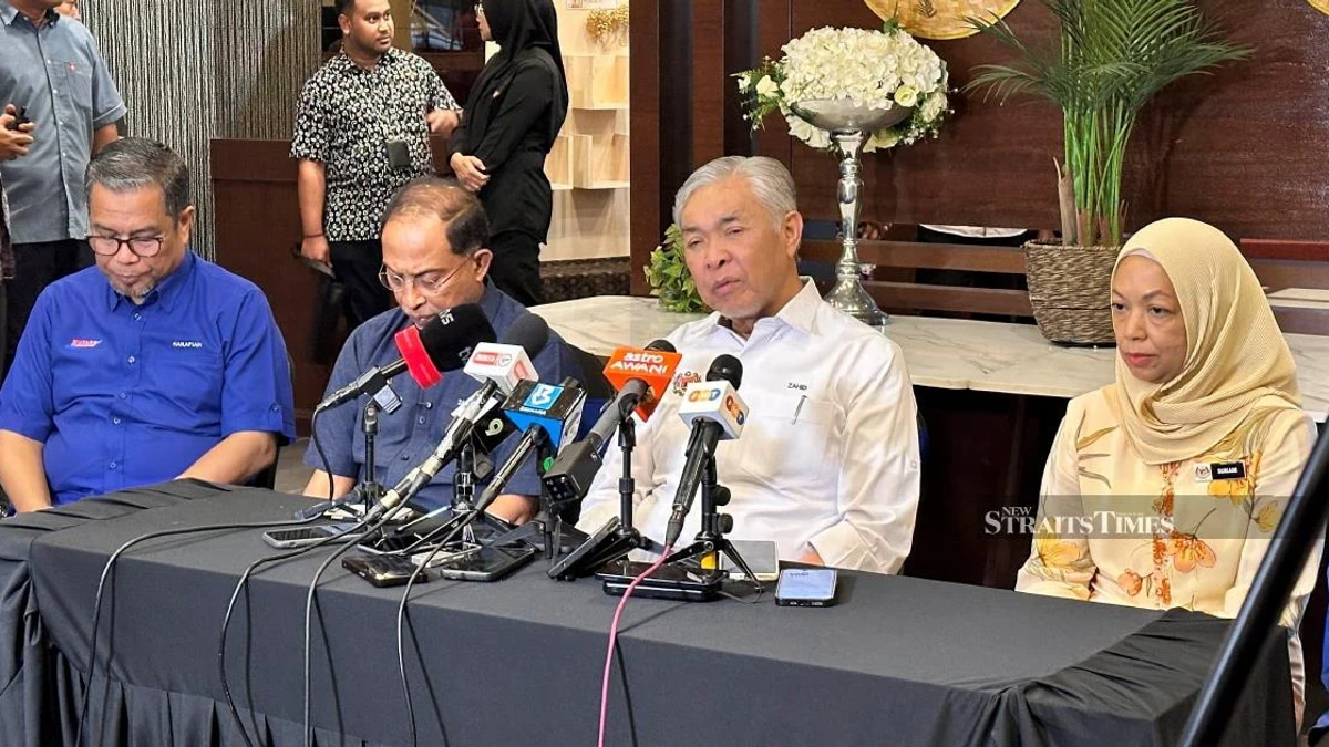 Zahid urges unity allies to shelve past controversies in Johor campaign push
