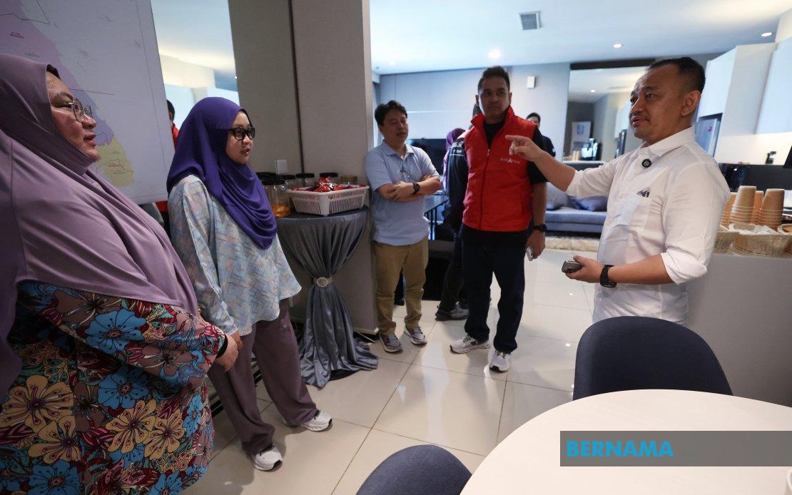 Maszlee Malik Pledges Tech-Driven Constituent Services for Puteri Wangsa
