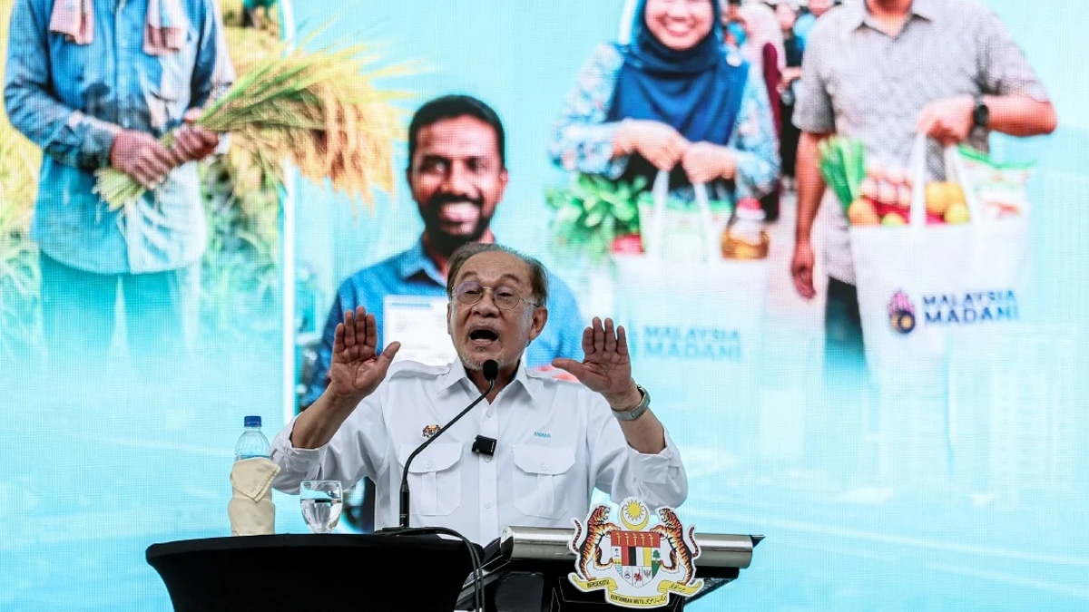 Anwar Lifts Neighbourhood Watch Grants to RM10,000 Annually