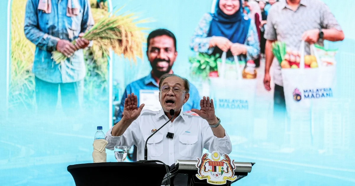 Anwar Lifts Neighbourhood Watch Grants to RM10,000 Annually