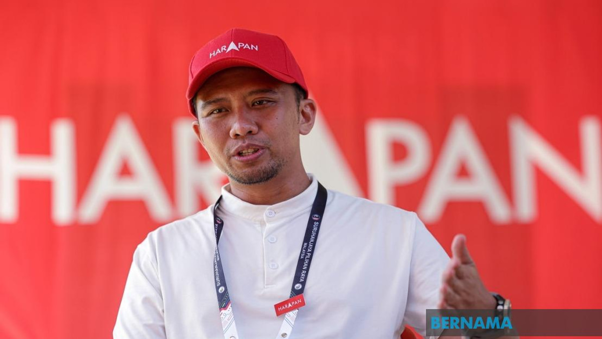 Doctor-Candidate in Negeri Sembilan Combines Stethoscope with Campaign Trail