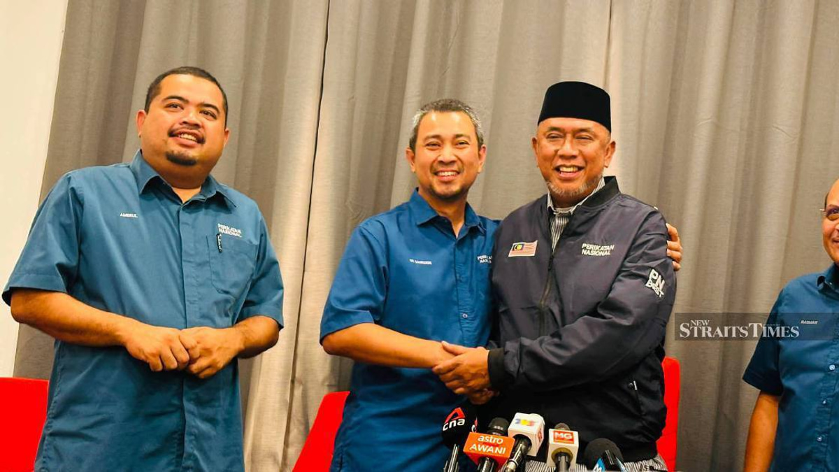 Former Layang-Layang Assemblyman Abdul Mutalip Defects from Umno to Bersatu