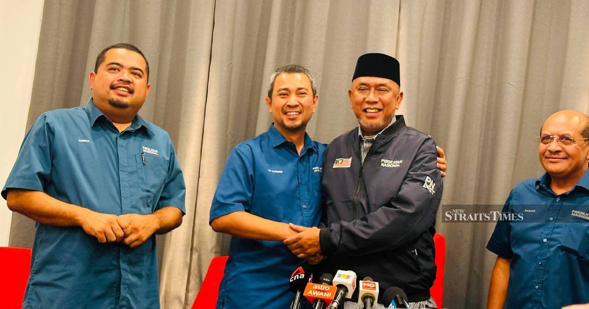 Former Layang-Layang Assemblyman Abdul Mutalip Defects from Umno to Bersatu