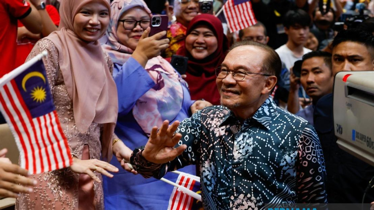 Anwar Calls for Spirit of Independence to Unite All Malaysians