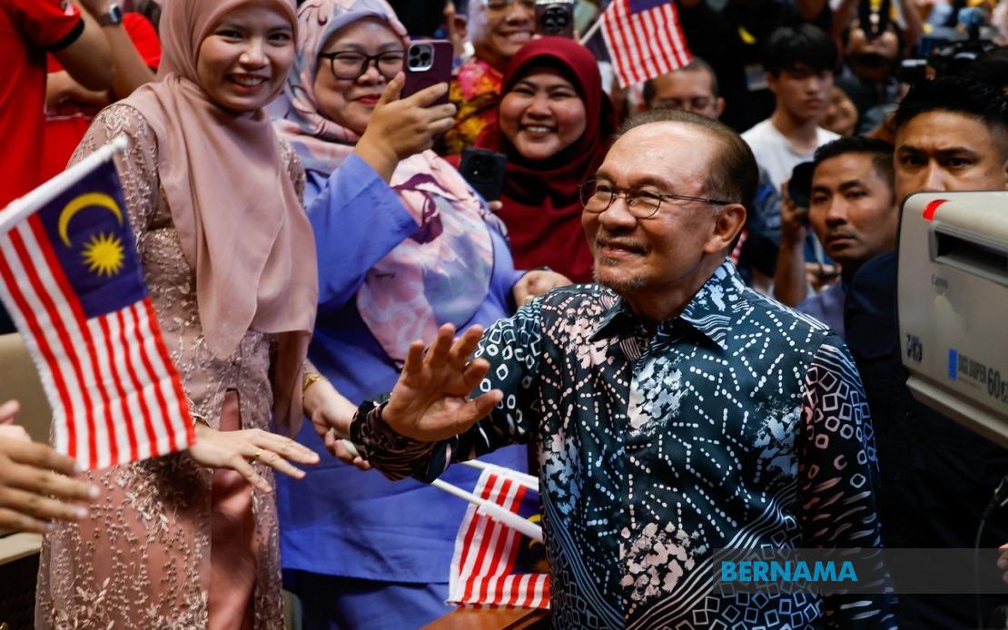 Anwar Calls for Spirit of Independence to Unite All Malaysians