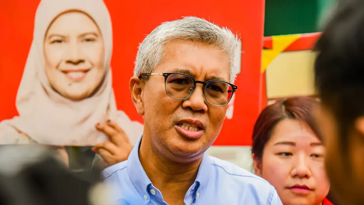 PH Maintains Independence as BN and PN Clash Over Racial Rhetoric, Says Tengku Zafrul