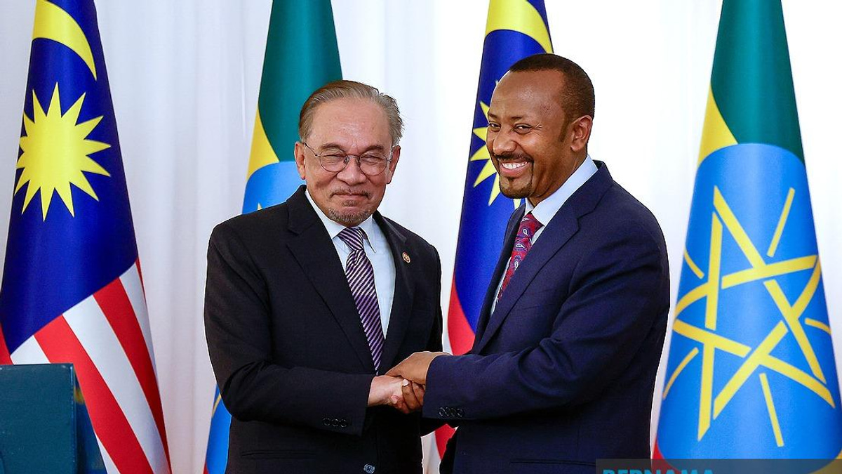 Anwar Extends Congratulations to Ethiopian PM Abiy Ahmed on Election Win