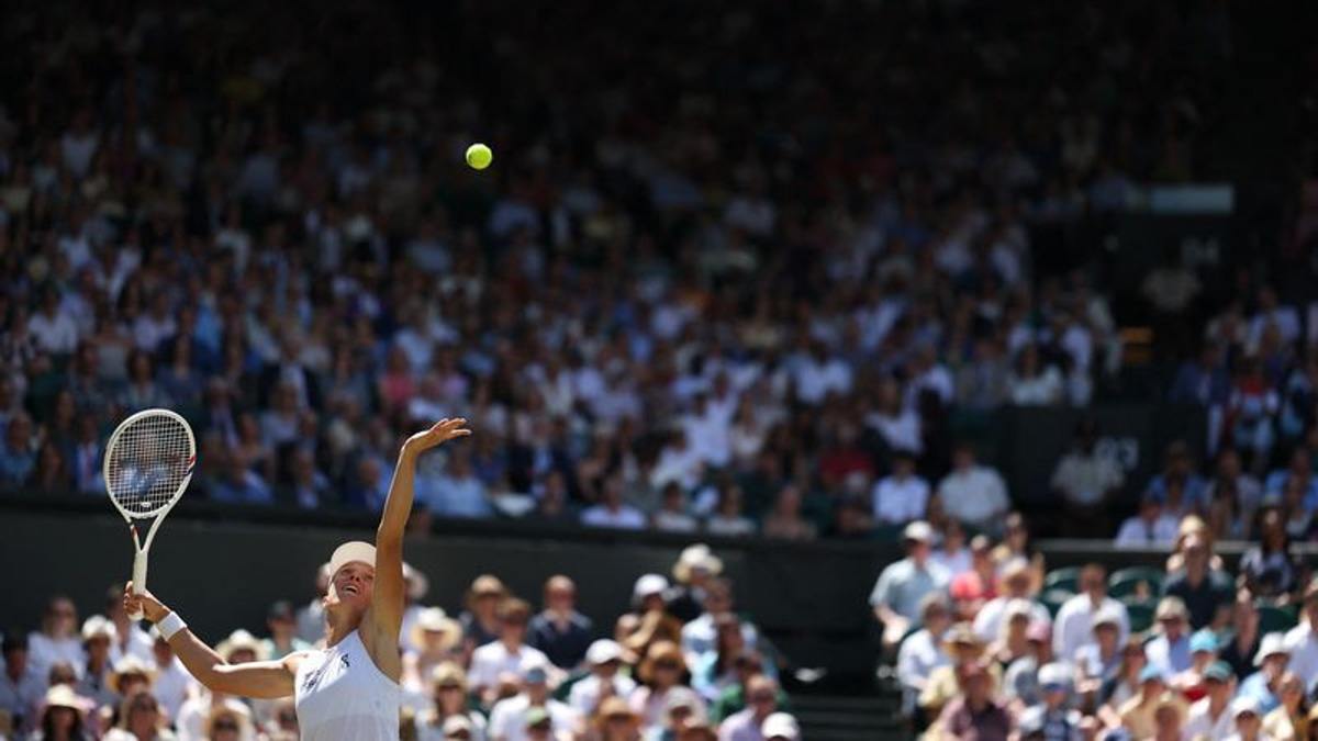 Philippine teenager Alexandra Eala stuns Wimbledon champion Swiatek in stunning Centre Court upset