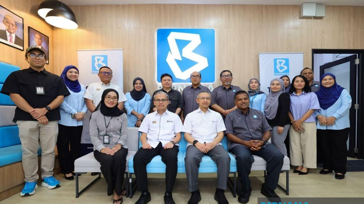 Fahmi Inspects Bernama's Election Coverage Hub in Negeri Sembilan