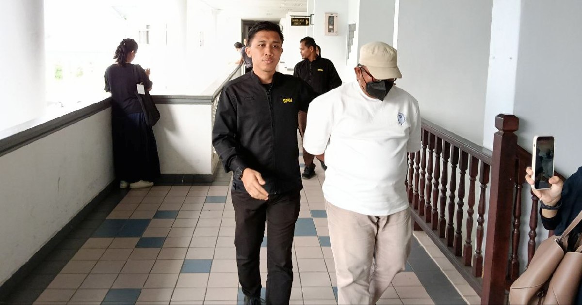 Immigration Officer Faces Bribery Charges for Taking Bribes from Restaurant Owner
