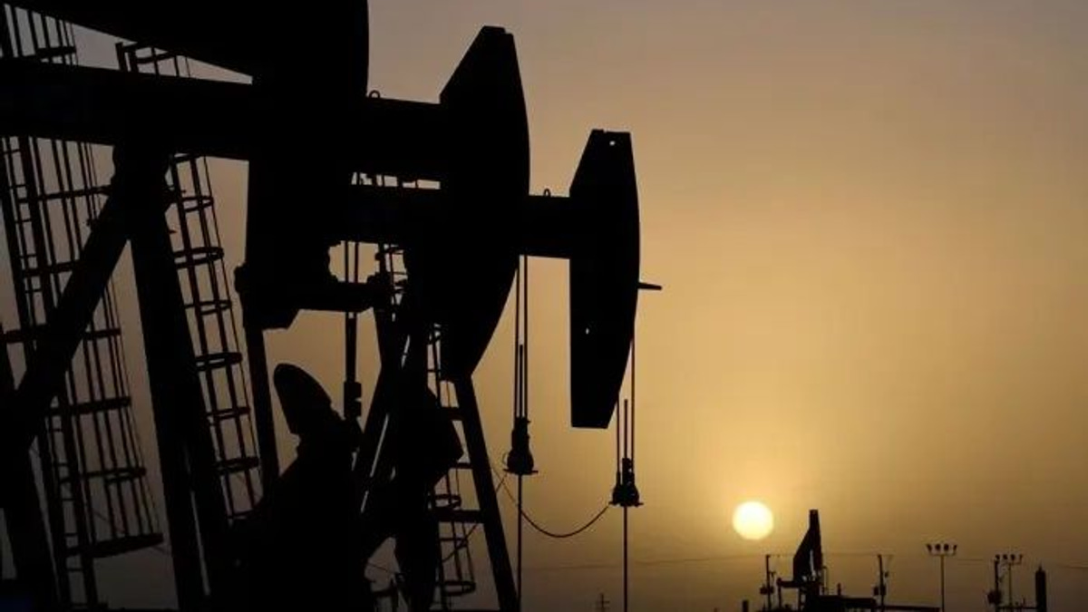 Oil Prices Surge Amid Escalating US-Iran Tensions and Red Sea Shipping Threats
