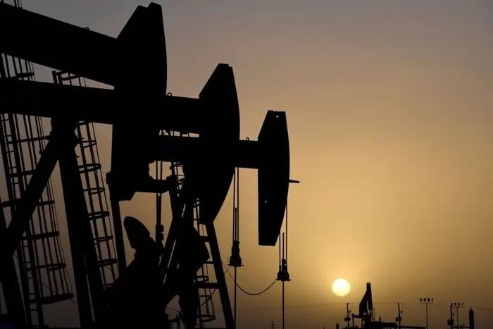Oil Prices Surge Amid Escalating US-Iran Tensions and Red Sea Shipping Threats