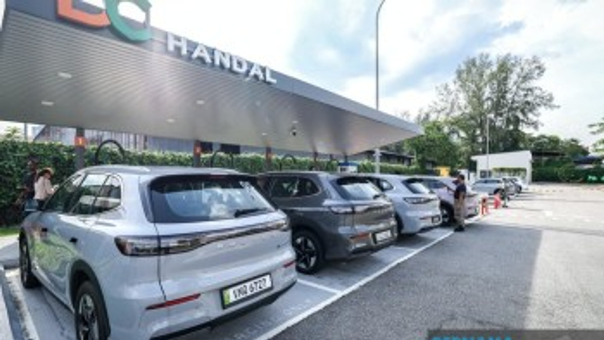 Malaysia Opts for Market-Driven Approach on EV Charging Rates, Resists Price Controls