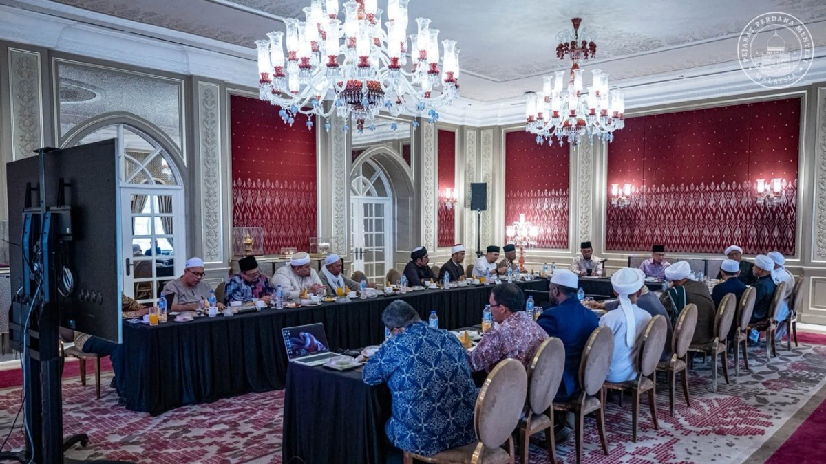 Anwar Emphasises Role of Religious Scholars in Guiding Government Policy